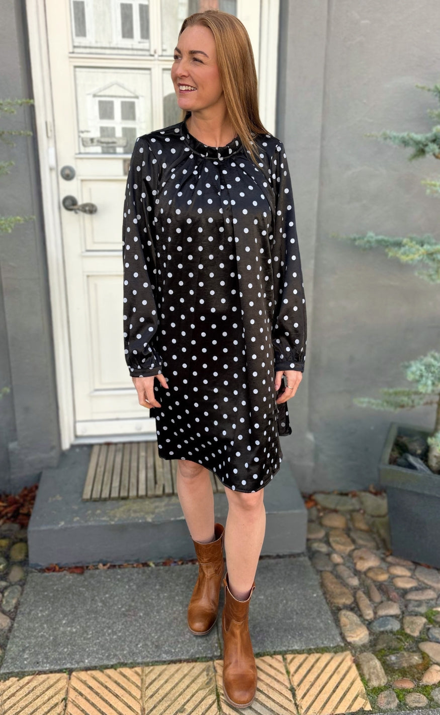 Say INA Copenhagen Kjole - Hazel - Black W. White Dots