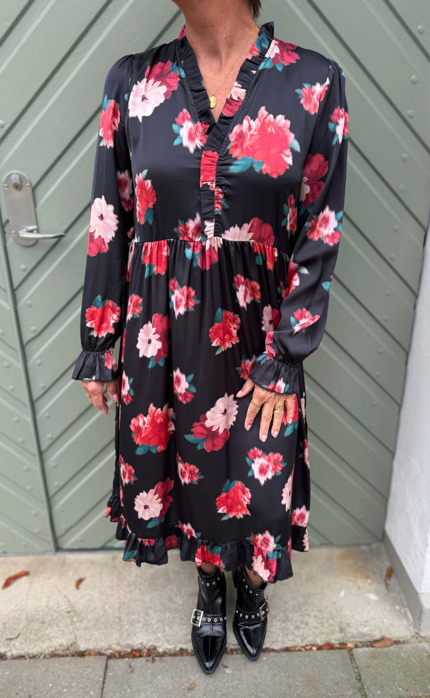 Say INA Copenhagen Kjole - Catja - Black W. Red/Pink Flowers