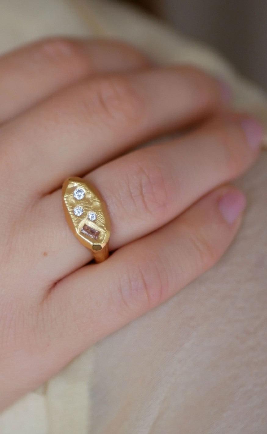 ENAMEL Copenhagen Ring - Aia - Gold Colour