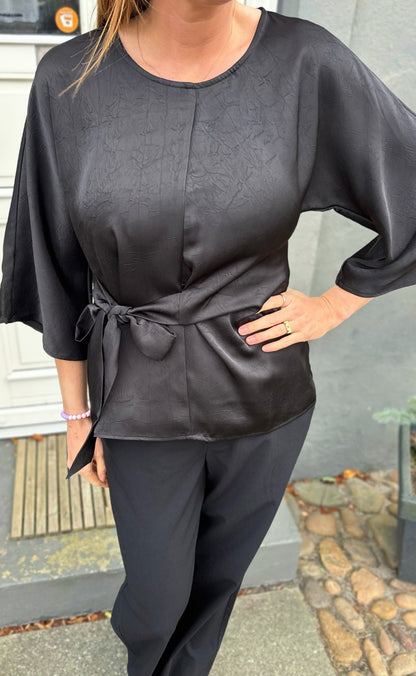 Say INA Copenhagen Bluse - Alina Tie - Black