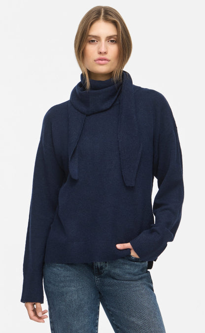 Noisy May Bluse - Sabrina Scarf - Navy Blazer