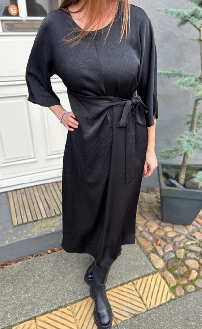 Say INA Copenhagen Kjole - Alina Tie - Black