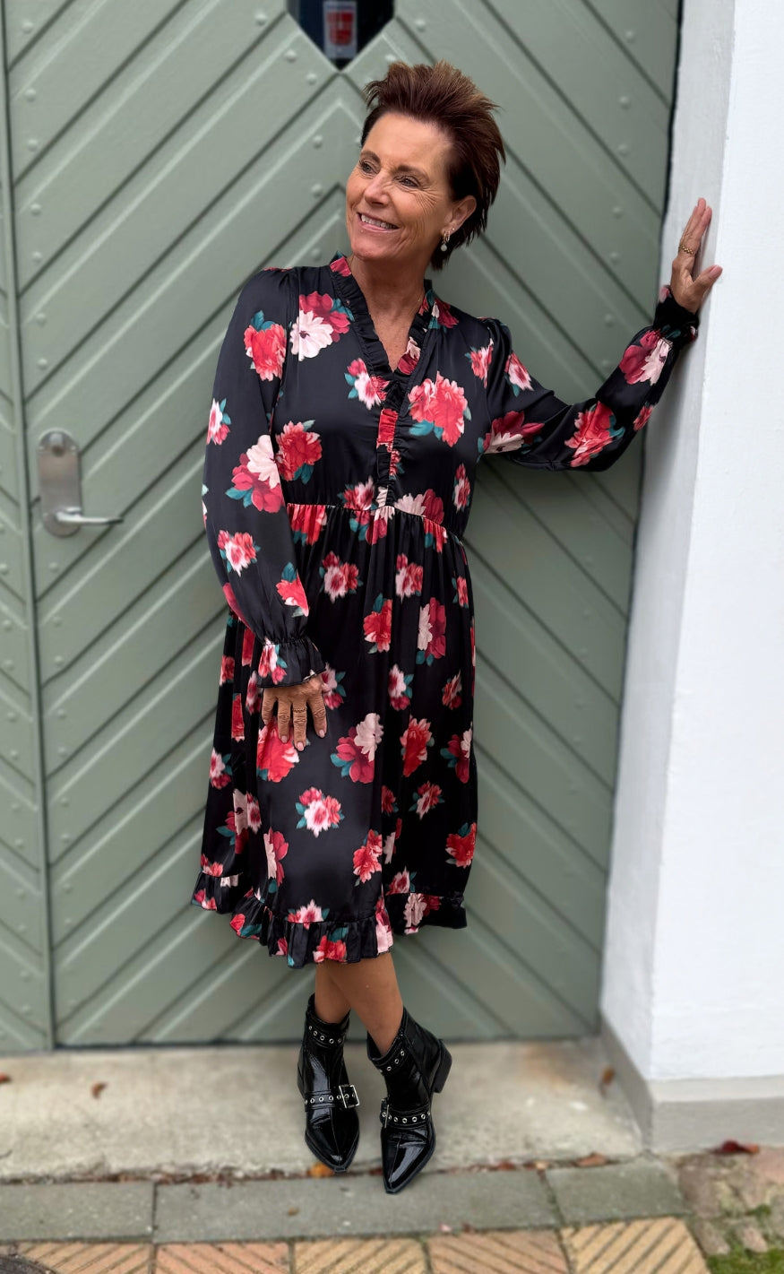 Say INA Copenhagen Kjole - Catja - Black W. Red/Pink Flowers