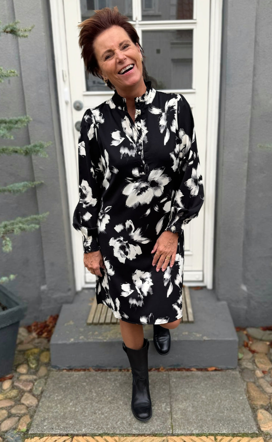 Say INA Copenhagen Kjole - Augusta - Black W. Flowers