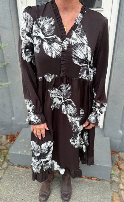 Say INA Copenhagen Kjole - Catja - Dark Brown W. Big Flowers