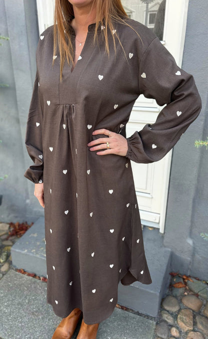 Say INA Copenhagen Kjole - Winnie New LS - Dark Brown W. Off White Embroidery Hearts