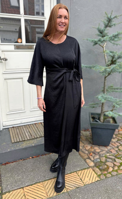 Say INA Copenhagen Kjole - Alina Tie - Black