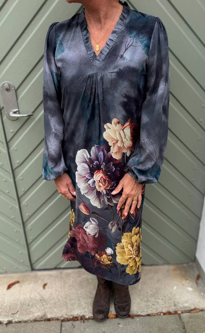 Say INA Copenhagen Kjole - Katiah LS - Dark Grey Watercolours W. Flowers