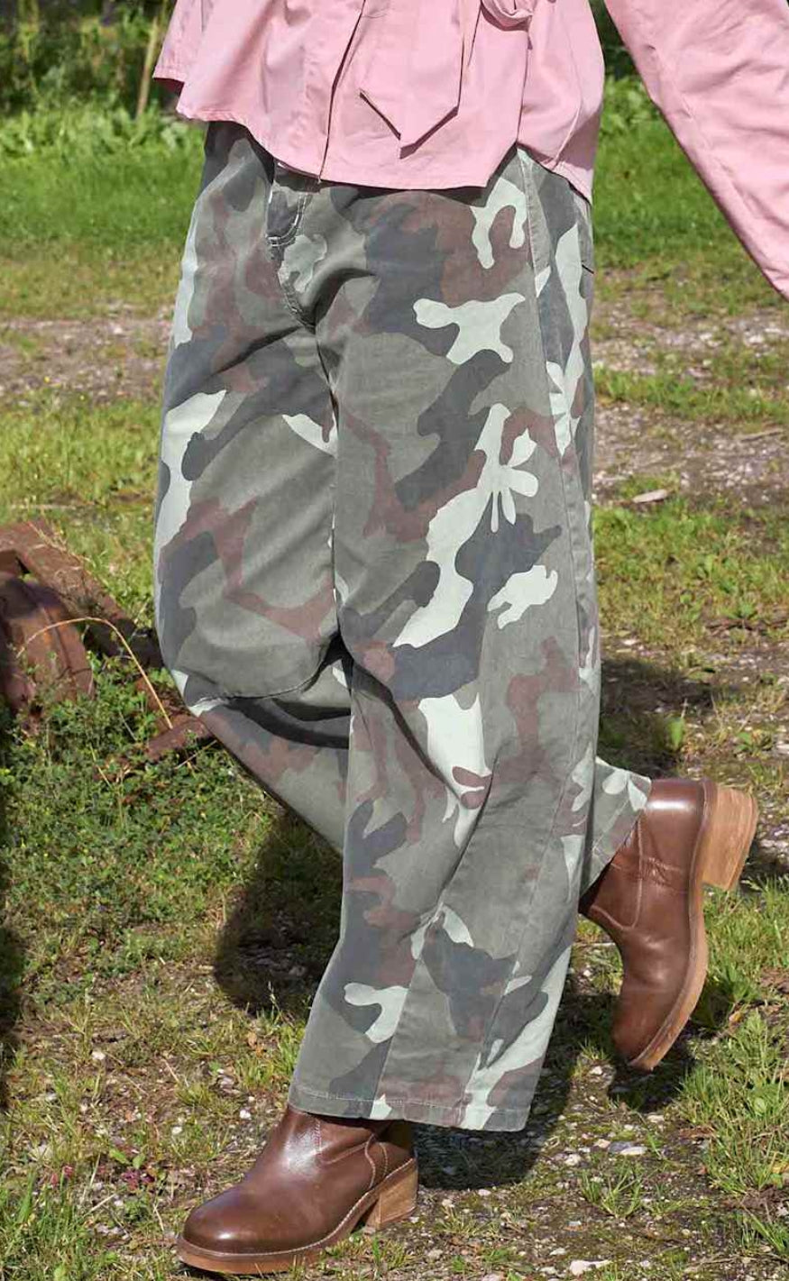 Black Colour Bukser - Aila Barrel - Army Camouflage