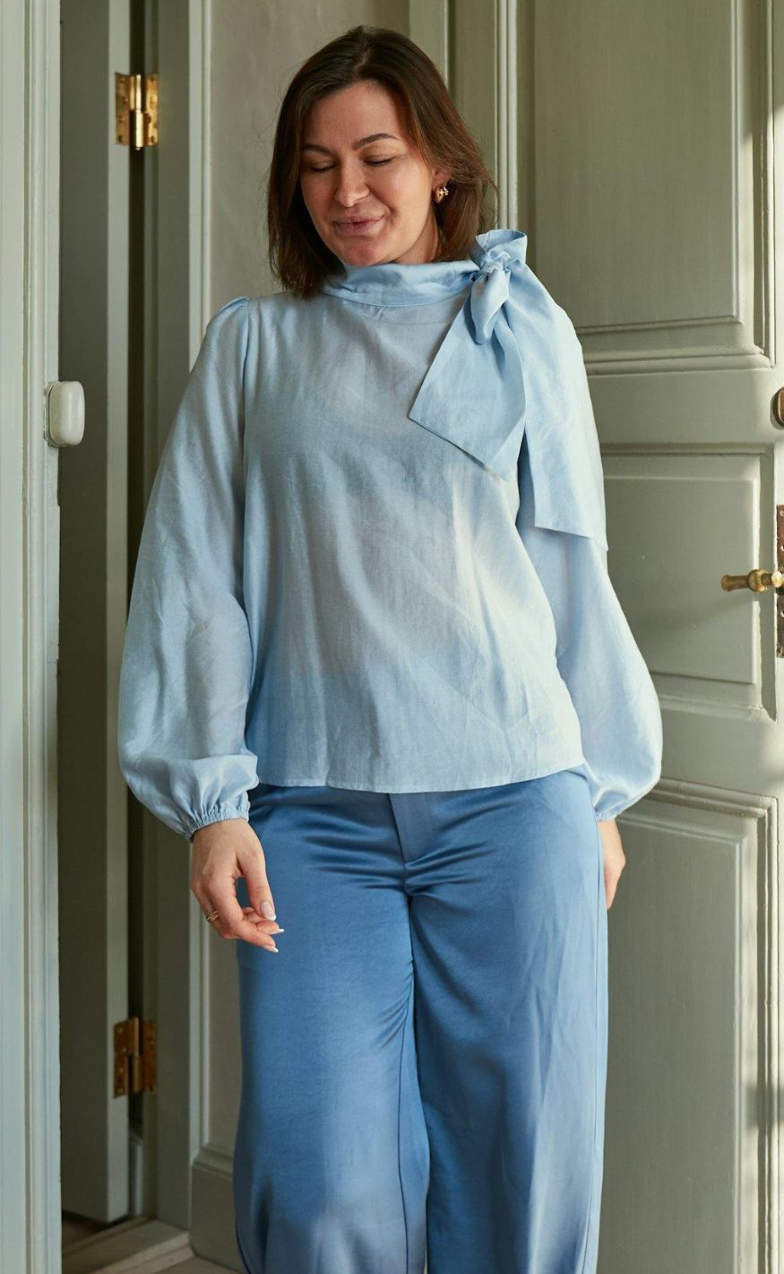 Neo Noir Bluse - Selene Crisp - Light Blue