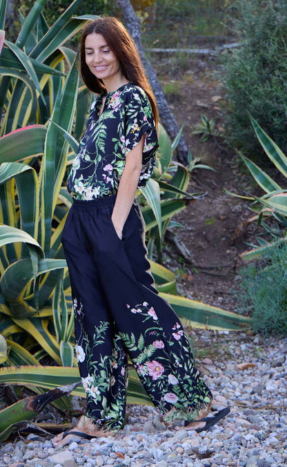 Black Colour Bukser - Zennia - Black Flower