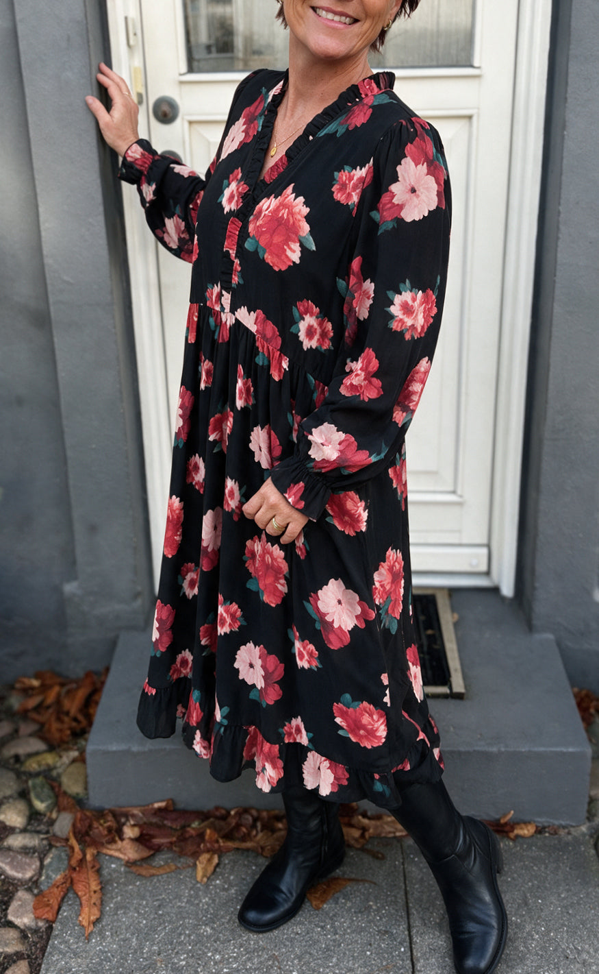 Say INA Copenhagen Kjole - Catja - Black W. Red/Pink Flowers