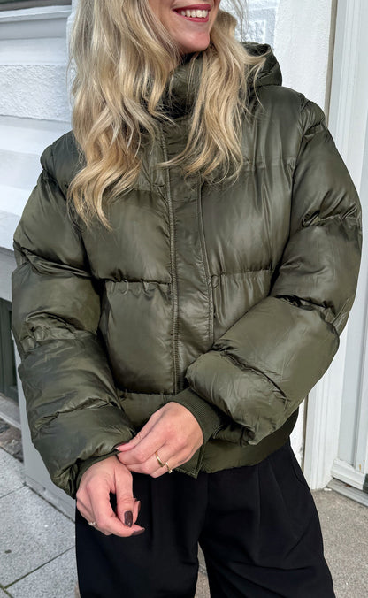Say INA Copenhagen Jakke - Ella Puffer - Shiny Olive Green