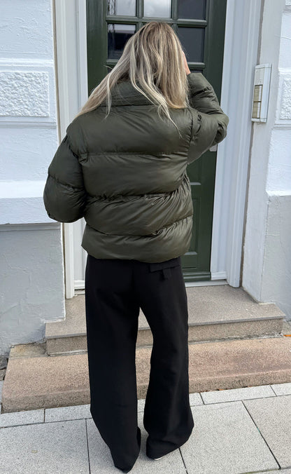 Say INA Copenhagen Jakke - Ella Puffer - Shiny Olive Green