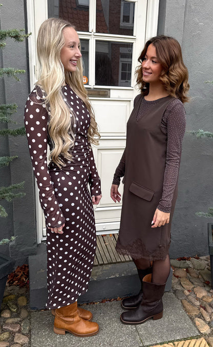 Say INA Copenhagen Kjole - Anna Mesh LS - Brown w. White Dots