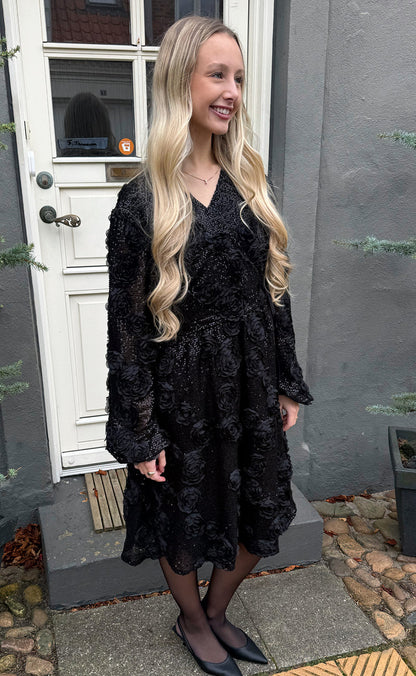 Say INA Copenhagen Kjole - Malina Wrap - Black Sequin Flower