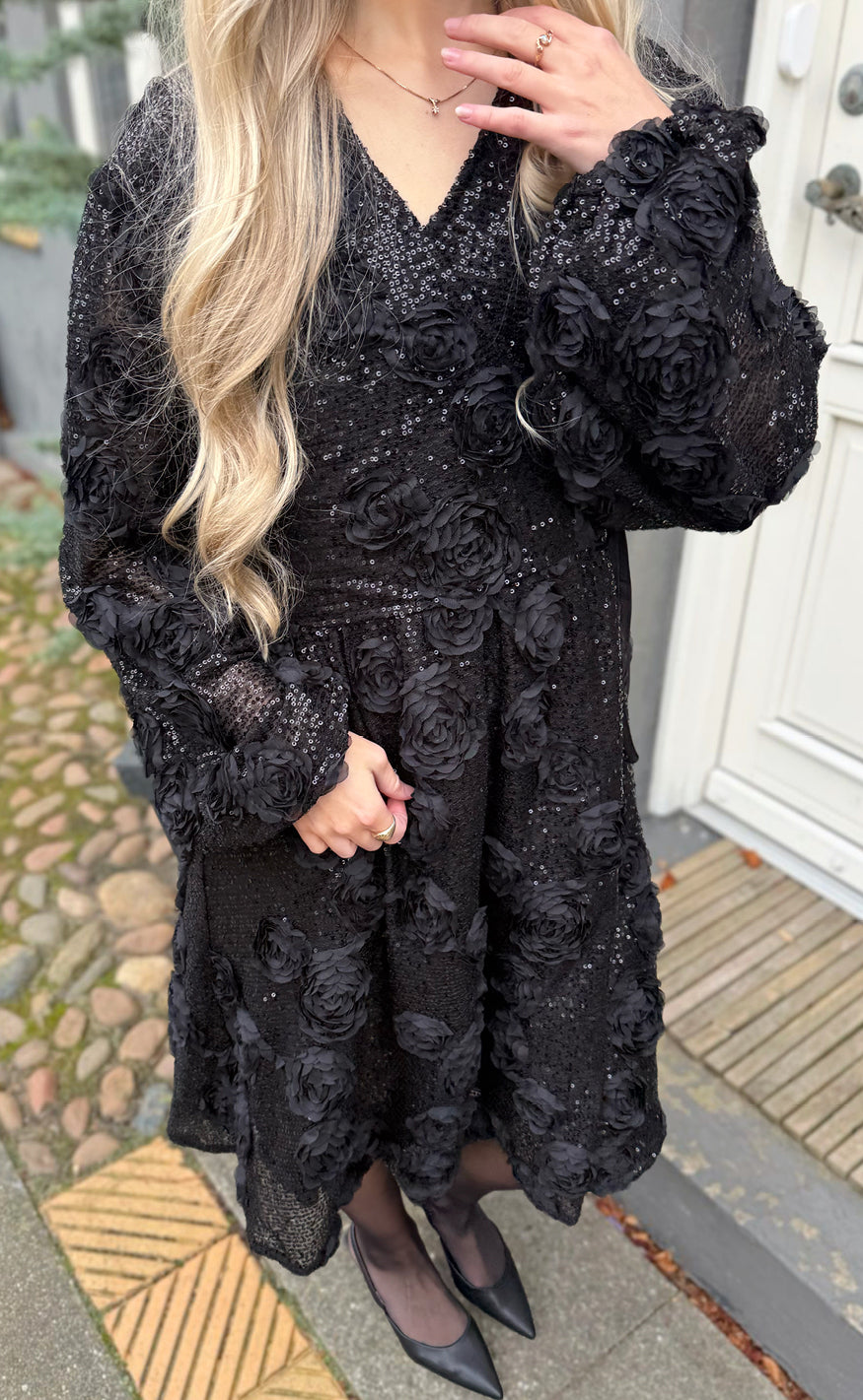 Say INA Copenhagen Kjole - Malina Wrap - Black Sequin Flower