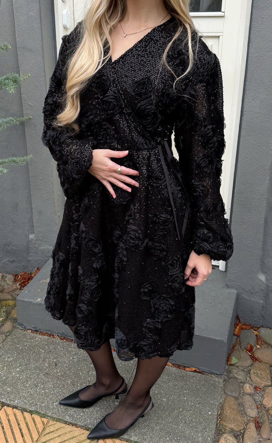 Say INA Copenhagen Kjole - Malina Wrap - Black Sequin Flower