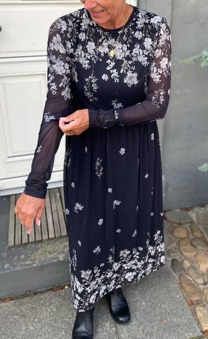 Say INA Copenhagen Kjole - Madeline Mesh - Black w. Flowers