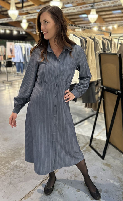 Love & Divine Kjole - Love1420-2 - Pin Stripe