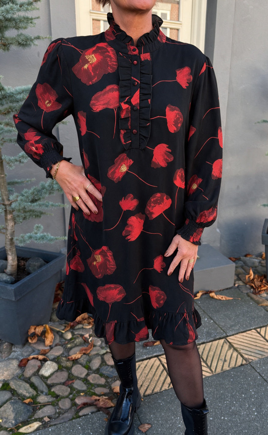 Say INA Copenhagen Kjole - Pia - Black W. Red Flowers