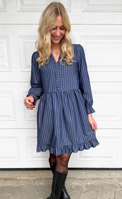 Say INA Copenhagen Kjole - Catja Short - Dark Denim Blue W. Pinstripe
