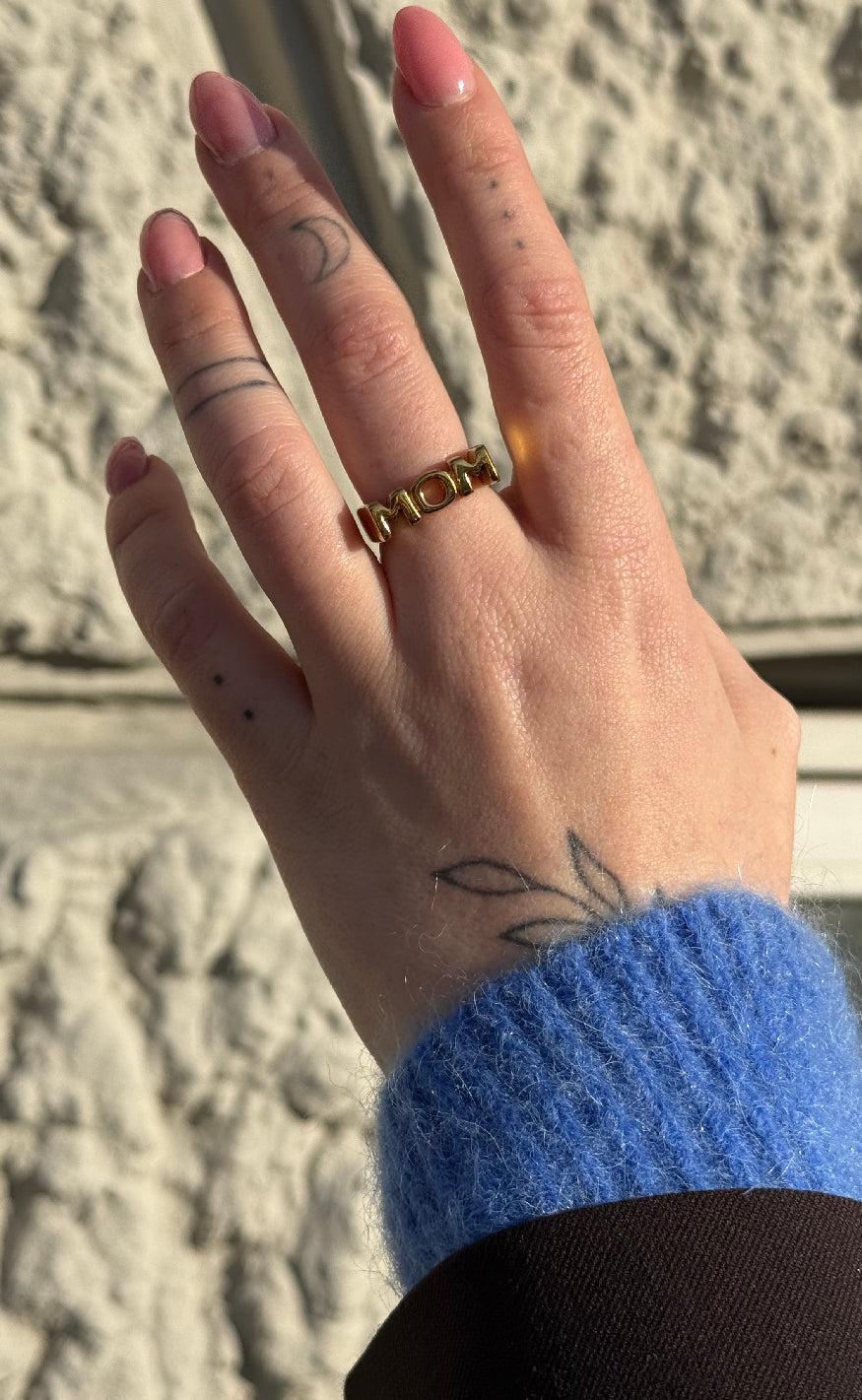 Smykkeli Copenhagen Ring - Mom - Golden