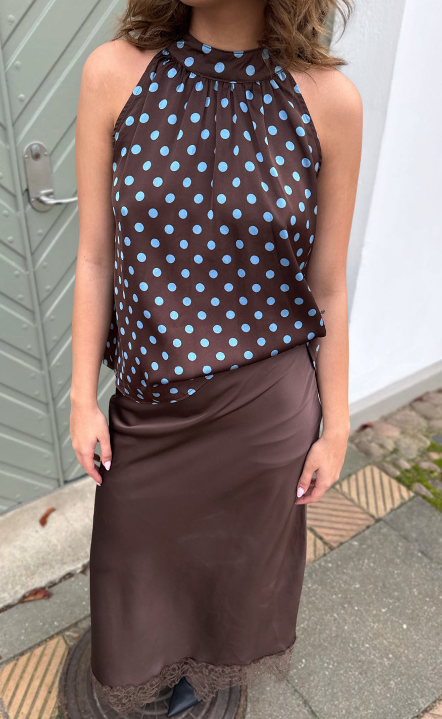 Say INA Copenhagen Top - Malina - Dark Brown W. Blue Dots